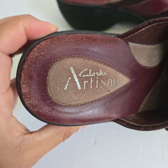 Clarks Women's Brown and Burgundy Clogs mules size 6 - Picture 3 of 8